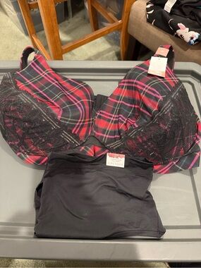 NWT Cacique Red & Black Plaid Lightly Lined Full Coverage Bra & Panty Set